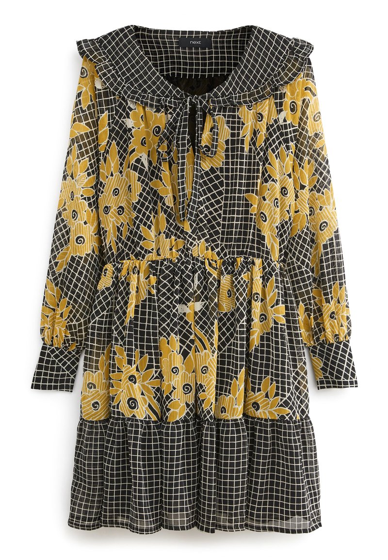 Schwarzes Langarmkleid mit gelbem Blumenmuster, Rautendesign, Rüschkragen und Bindeband am Ausschnitt. Geraffte Taille und geschichteter Saum.