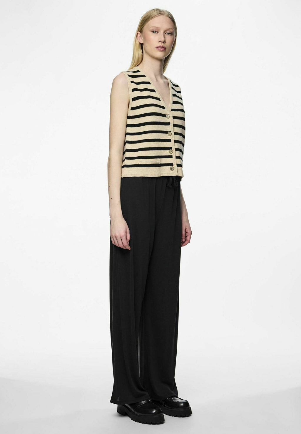Pieces MIT WEITEM CANORA