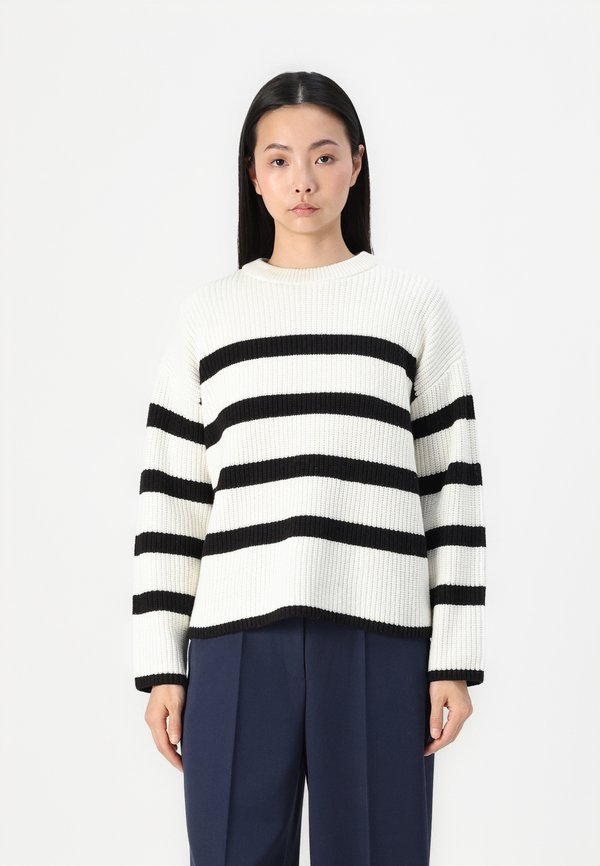 Selected SLFBLOOMIE O NECK