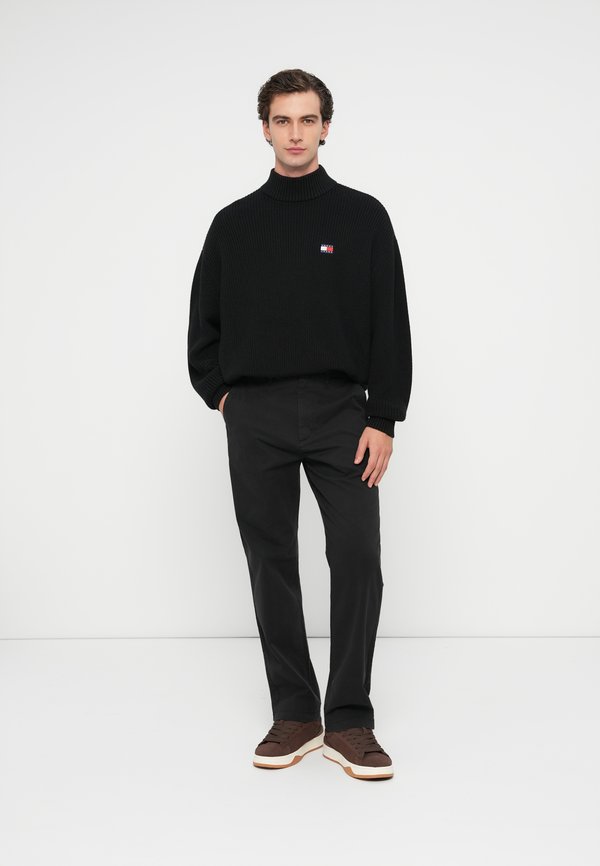 Tommy Jeans MOCK NECK BADGE SWEATER