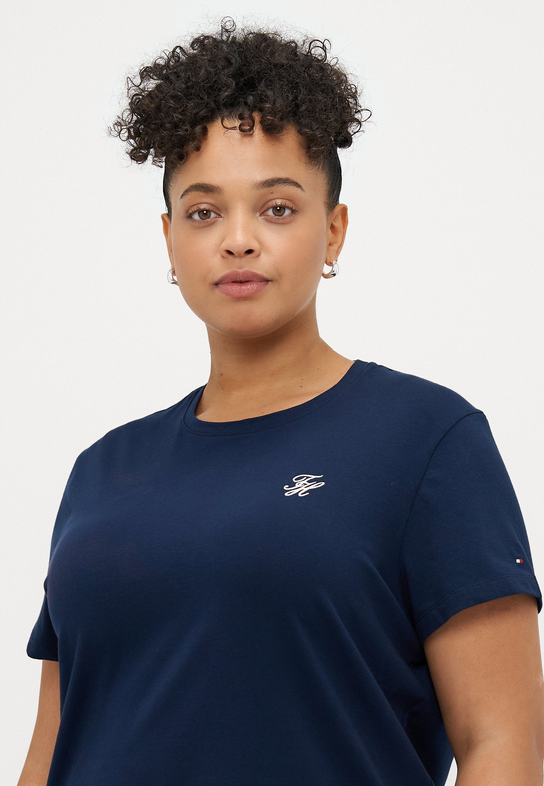 CURVE LOGO EMBROIDERY JERSEY CREW NECK T-SHIRT Media 5