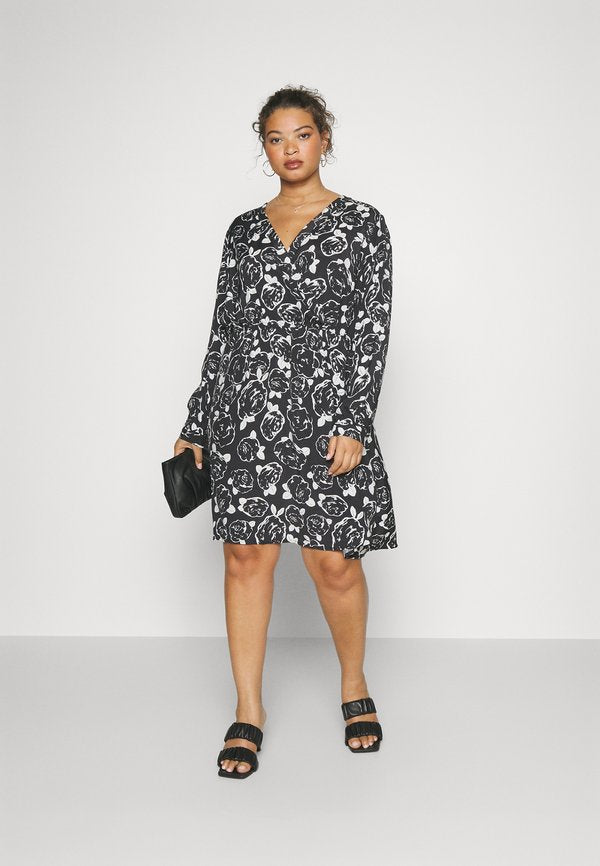 Vero Moda Curve VMMARISOL V-NECK SHORT DRESS