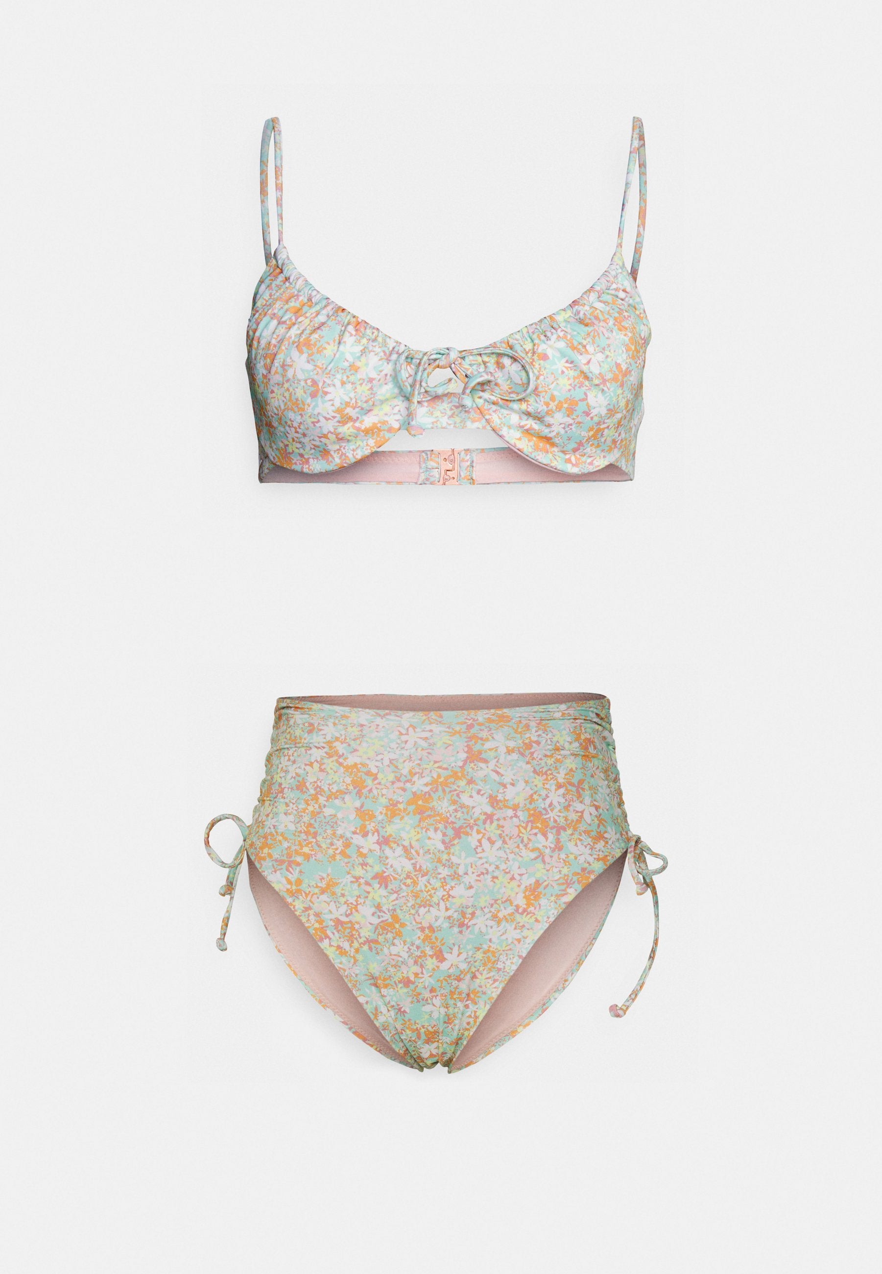 Blumiges Bikini-Set mit einem hellen Pastellfarbenschema, verstellbaren Trägern und einem hochtaillierten Bottom mit seitlichen Bindebändern und gefalteten Details.