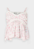 Floral Top mit weißem Hintergrund und pinken sowie grünen Blumen, Spitzendetails, figurbetontem Oberteil und einem lockeren, fließenden Saum.