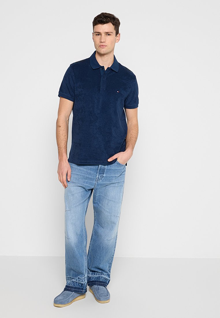 REGULAR FIT Media 2