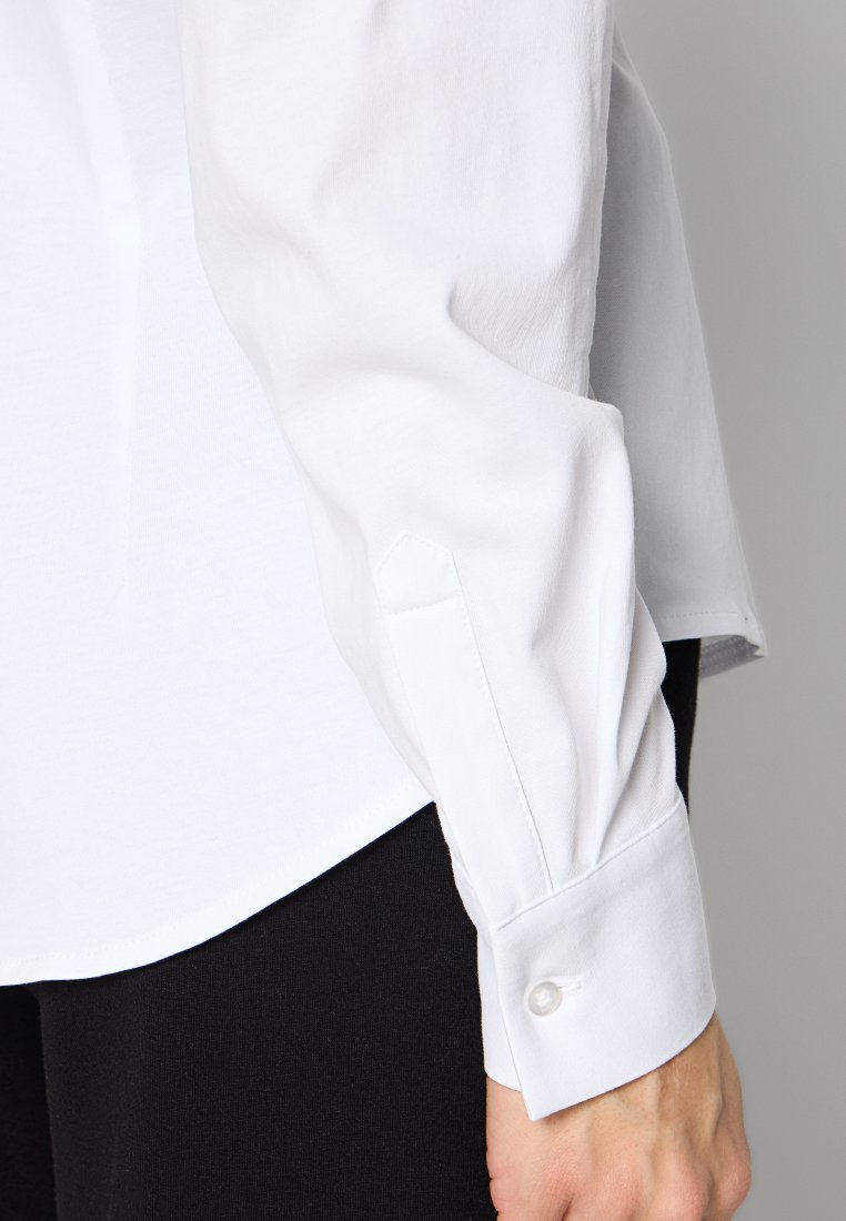 REGULAR FIT  Media 6