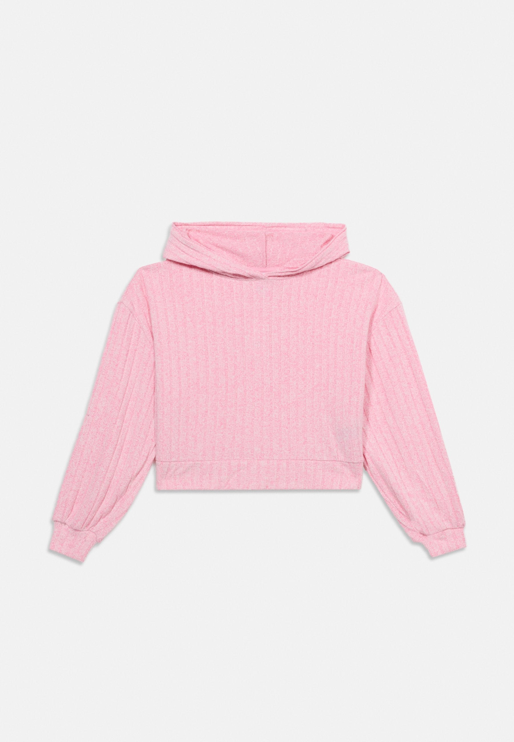 Rosa gerippter, kurzer Strickpullover mit langen, aufgeblähten Ärmeln und lockerem Rollkragen.