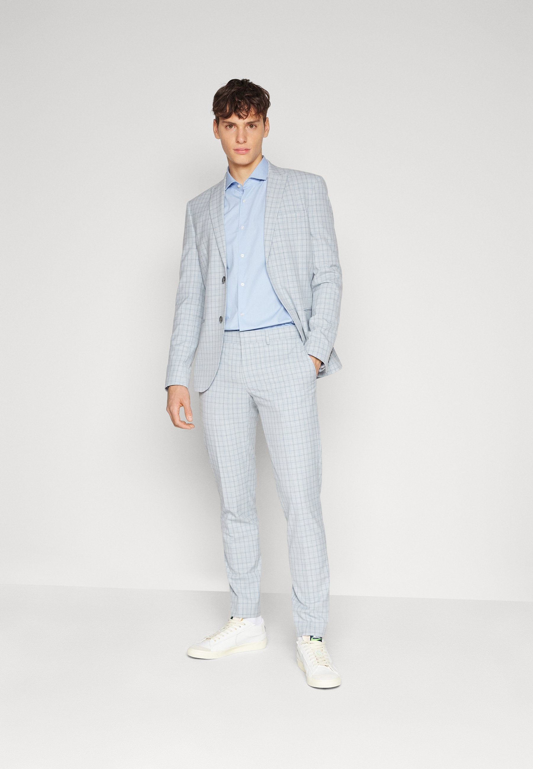Isaac Dewhirst THE FASHION PEAK SUIT