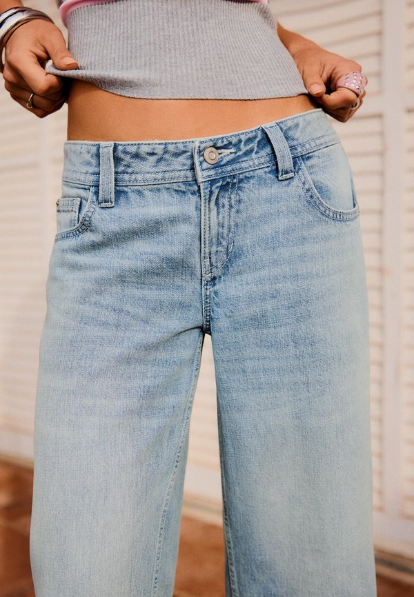 Bershka Denim shorts - light blue