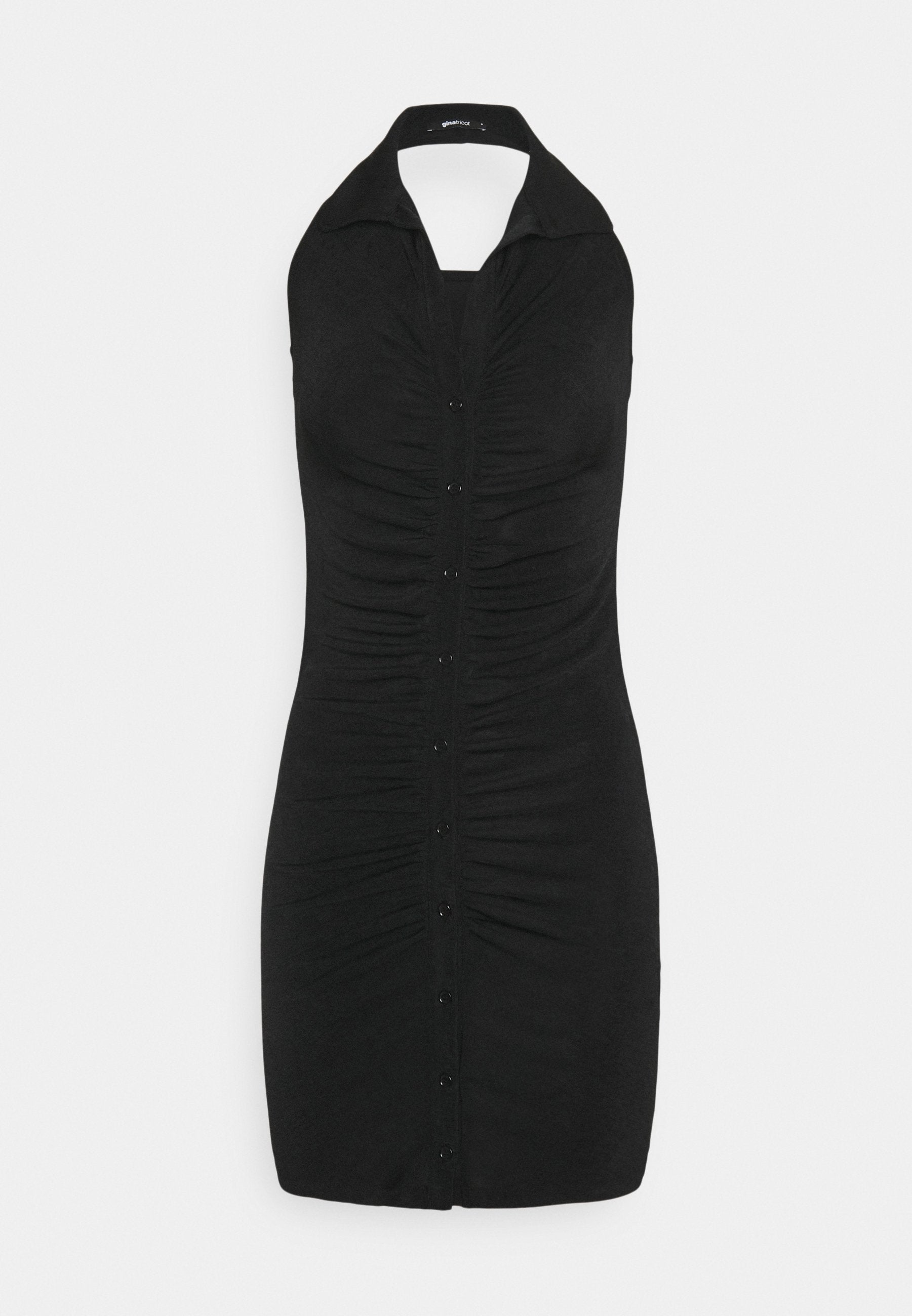 Schwarzes, figurbetontes Kleid mit Halterneck, das mit gerafftem Stoff und einer vertikalen Knopfleiste an der Vorderseite versehen ist. Glatte Stoffoberfläche.