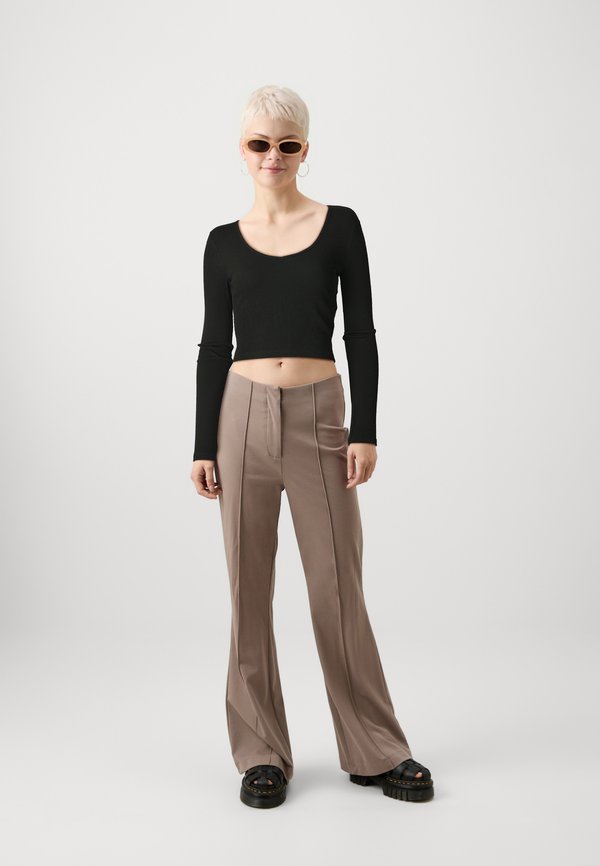 ONLY Petite ONLKAYA VNECK