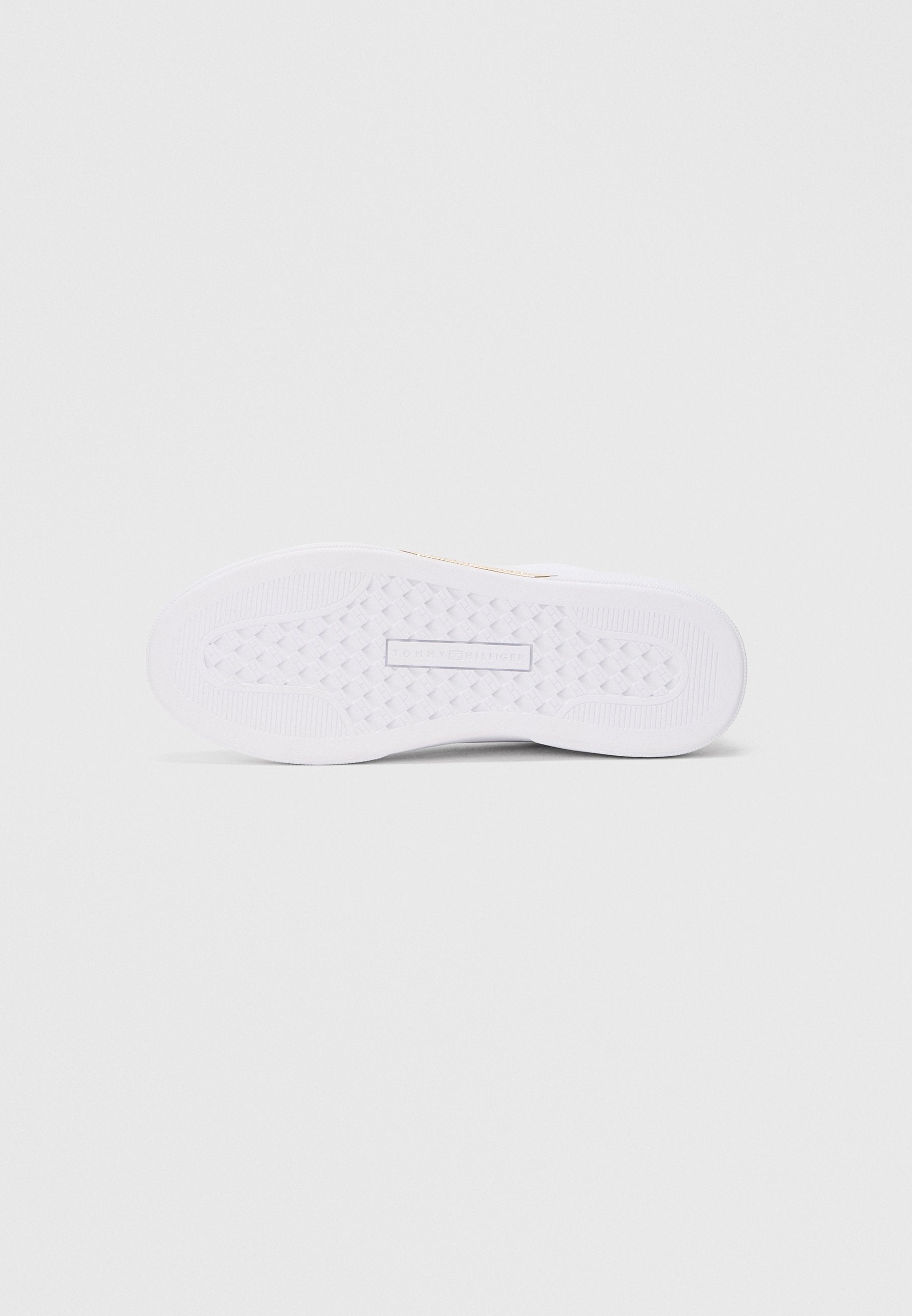LEATHER LOGO PLAQUE COURT TRAINERS Media 6