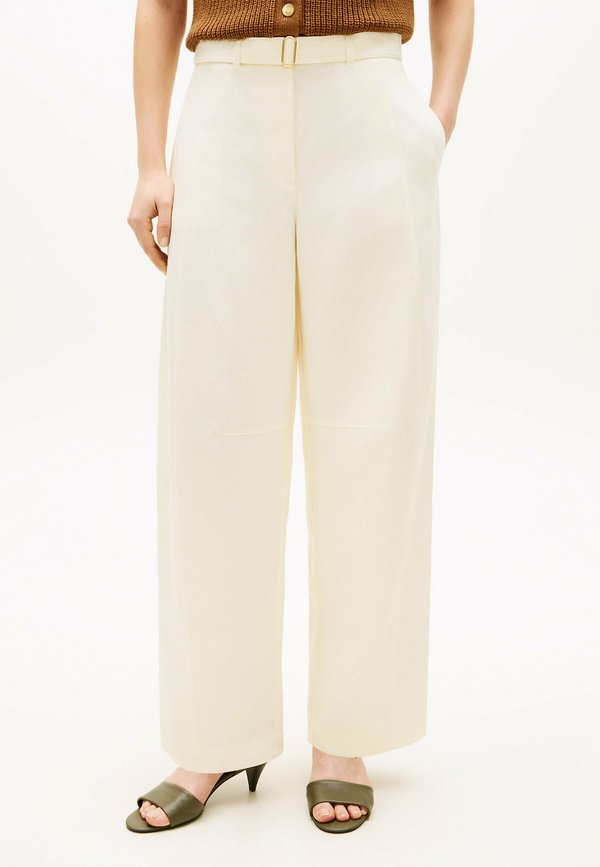 Tommy Hilfiger UTILITY BARREL  - Trousers - cream