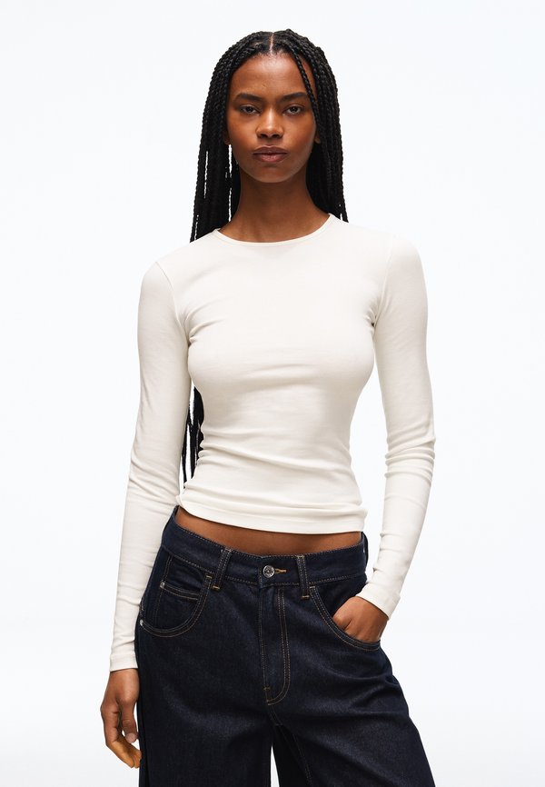 Bershka LONG SLEEVE ROUND NECK - T-SHIRT - Long sleeved top - white
