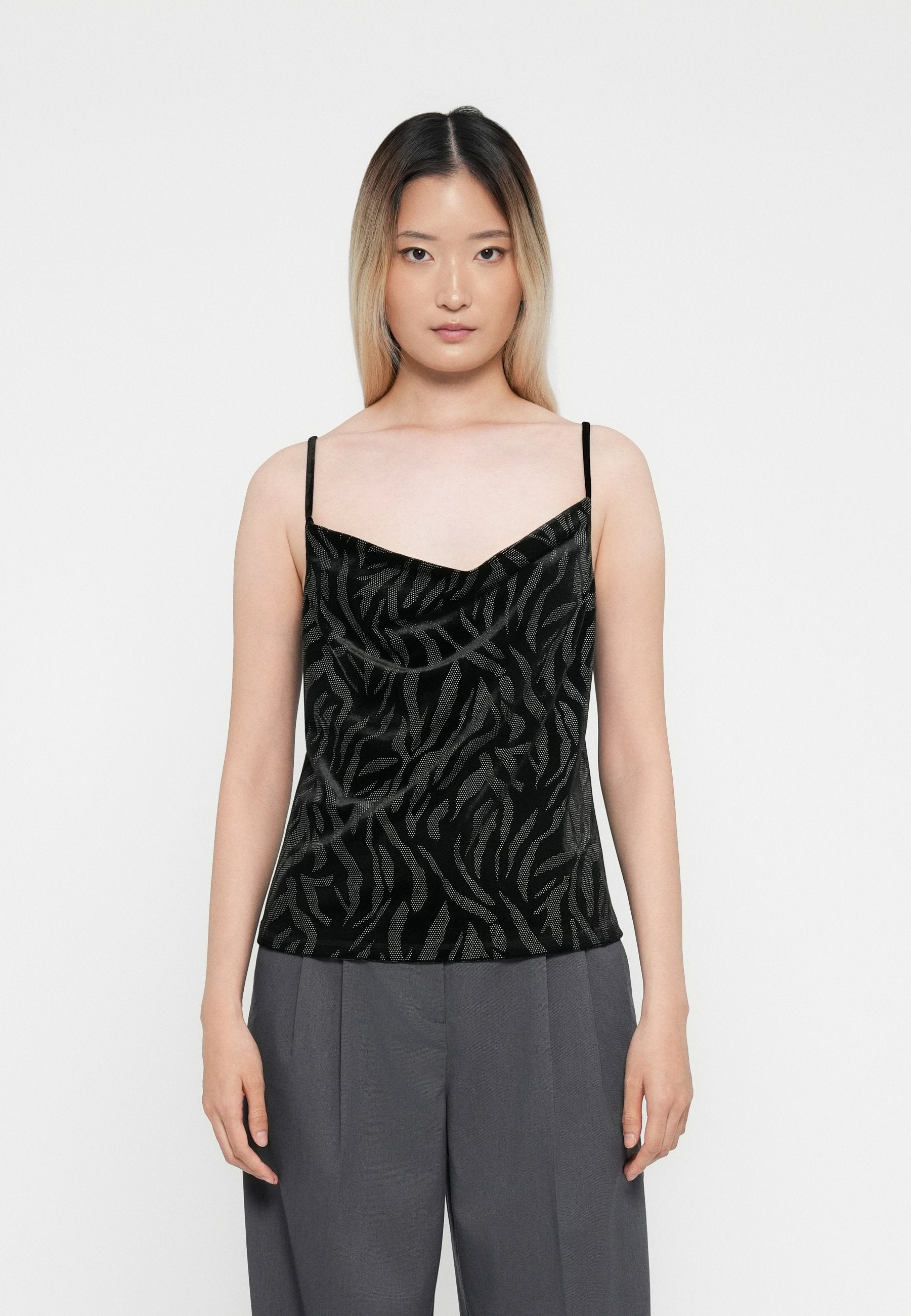 VILA VICARMELA SINGLET