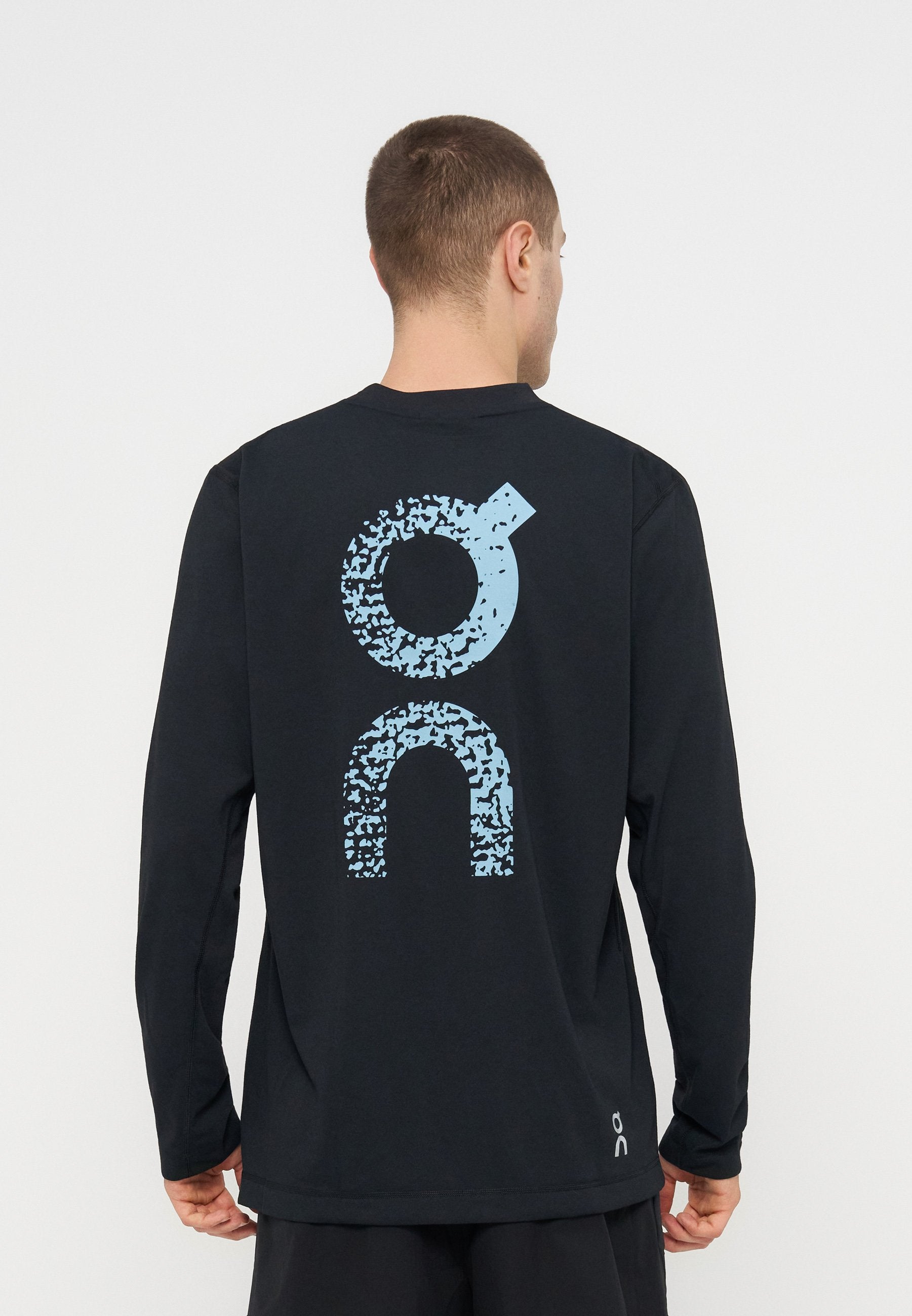 On Langarmshirt Media 4