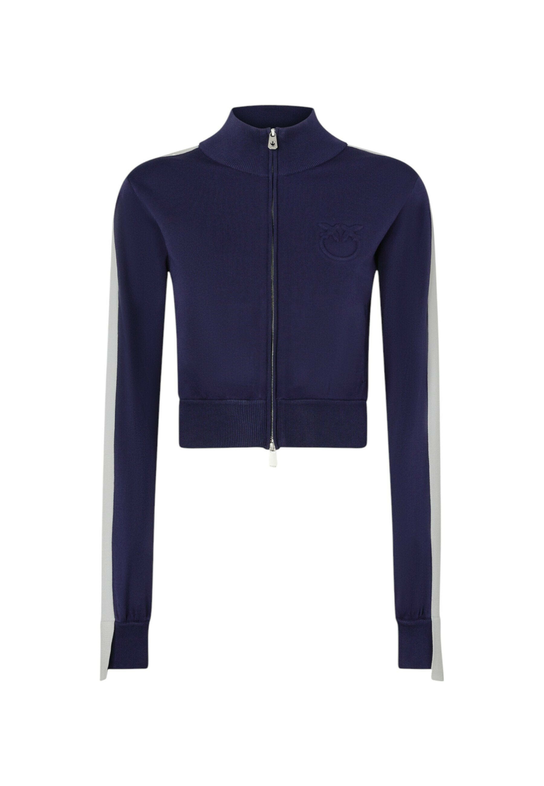 Marineblaue, verkürzte Zip-Jacke mit hohem Kragen, geripptem Saum und weißen Seitestreifen. Mit einem geprägten Logo auf der Brust und silbernem Reißverschluss.