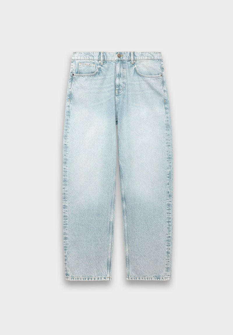 Helle blaue Denim-Jeans mit weitem Schnitt, geradem Bein, verblasster Textur, Fünf-Taschen-Design und Metallknopfverschluss am Bund.