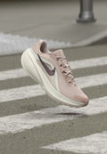 Nike Performance DOWNSHIFTER 14 SE - Road running shoes - silt red/tattoo/particle rose/phantom/sail/anthracite
