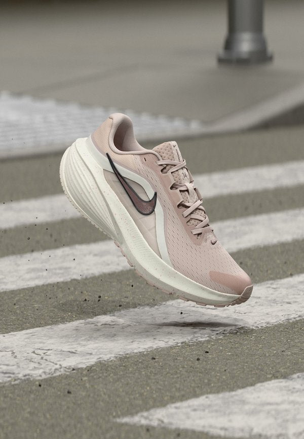 Nike Performance DOWNSHIFTER 14 SE - Road running shoes - silt red/tattoo/particle rose/phantom/sail/anthracite