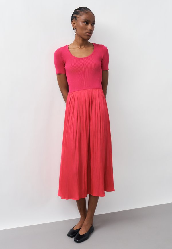DKNY