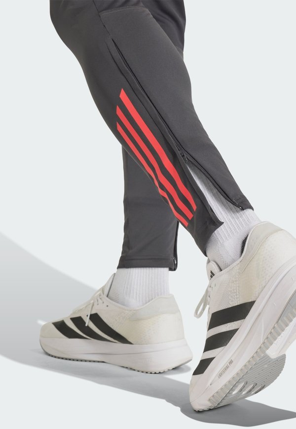 adidas Performance LIVERPOOL FC 25/26 COMPETITION TRAINING PANTS