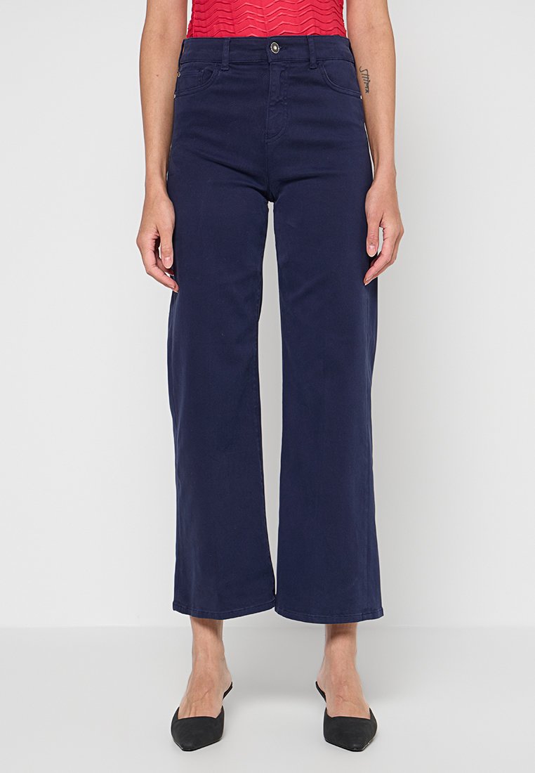 Emporio Armani REGULAR FIT