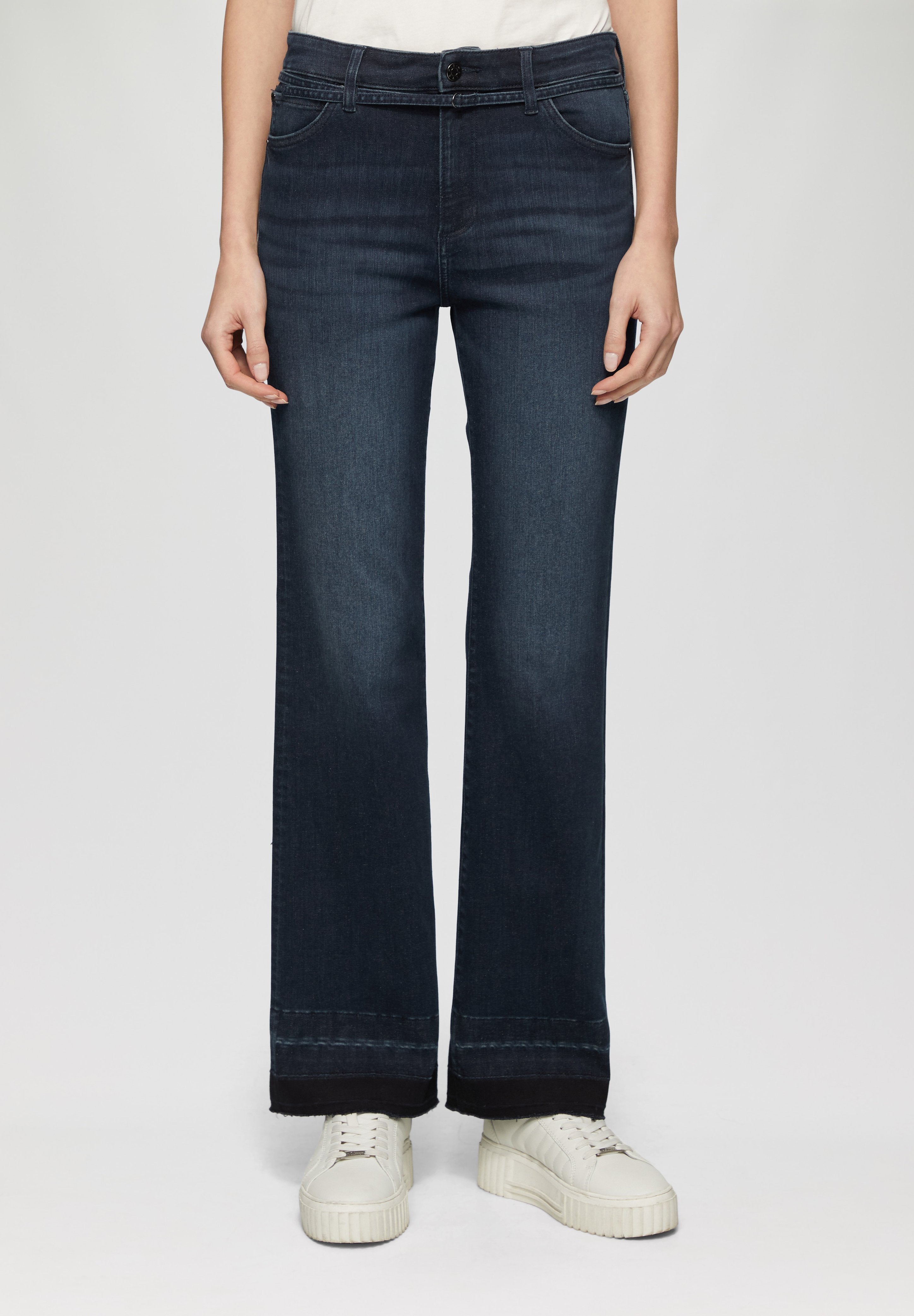 s.Oliver Flared Jeans Media 3