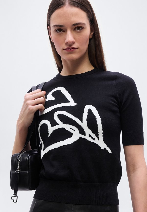 DKNY GRAFFITI HEARTS