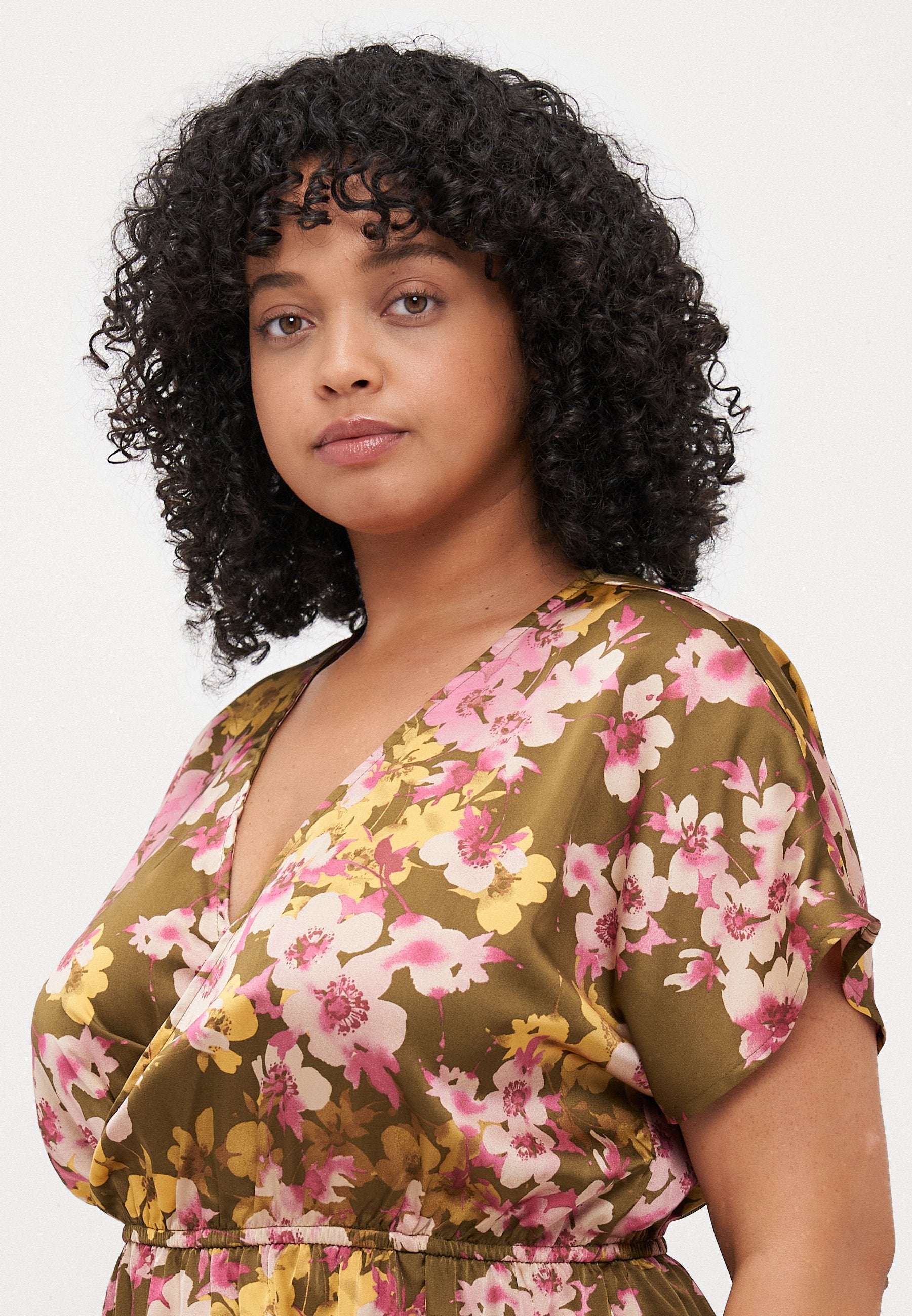 CARFULIA WRAP DREES Media 5