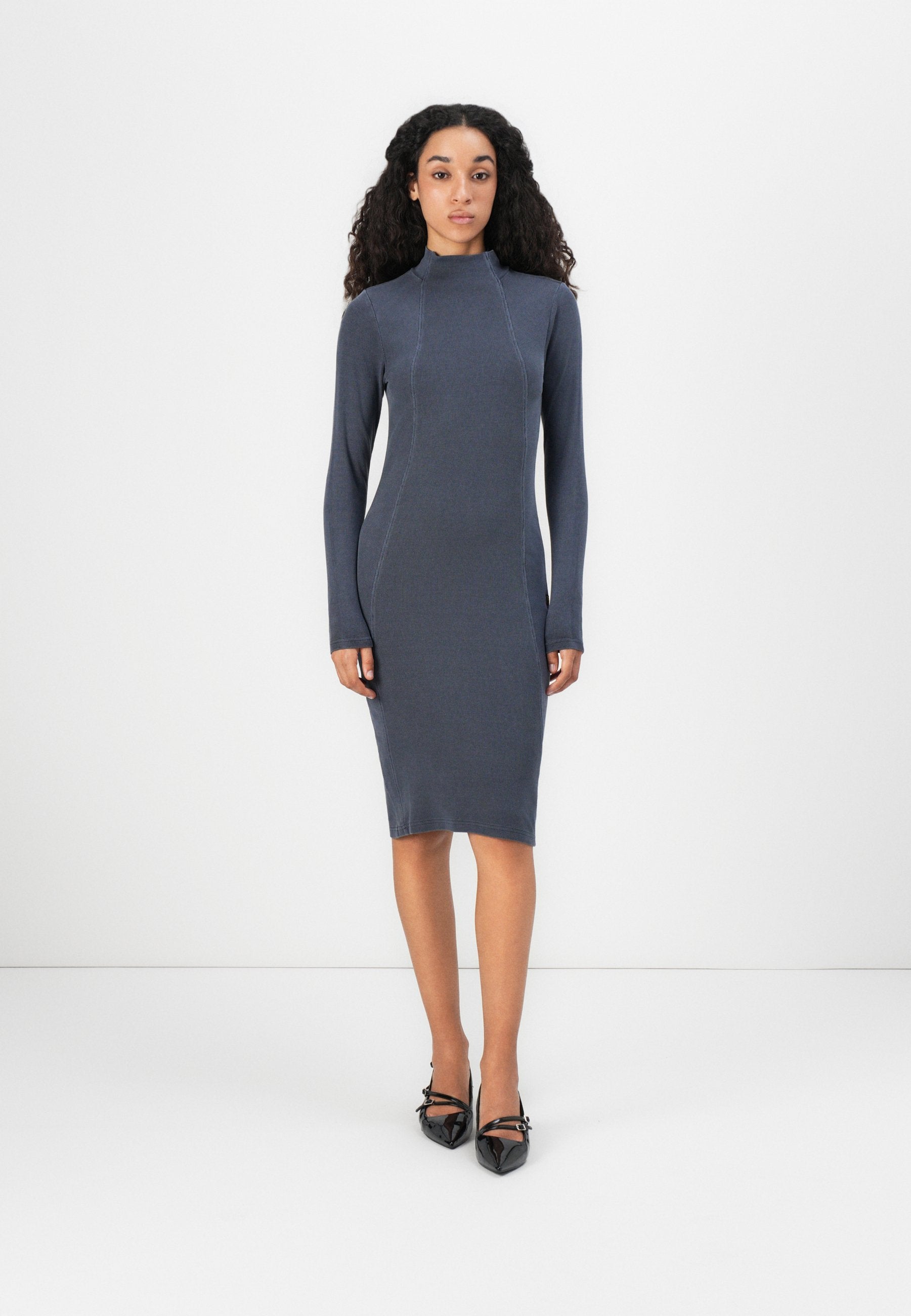 SLIM DRESS Media 3