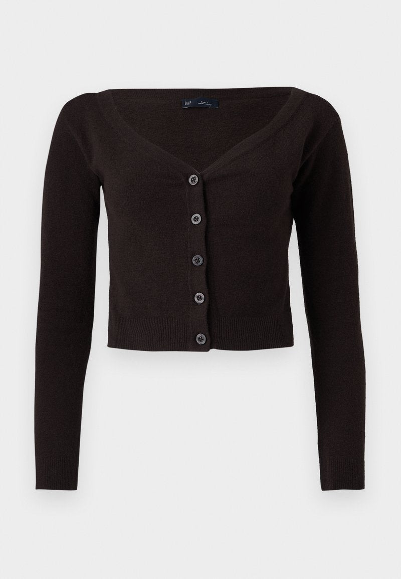 Dunkelbraune, kurze Strickjacke aus weichem Material. Sie hat einen V-Ausschnitt und fünf Frontknöpfe sowie einen gerippten Saum und Bündchen.