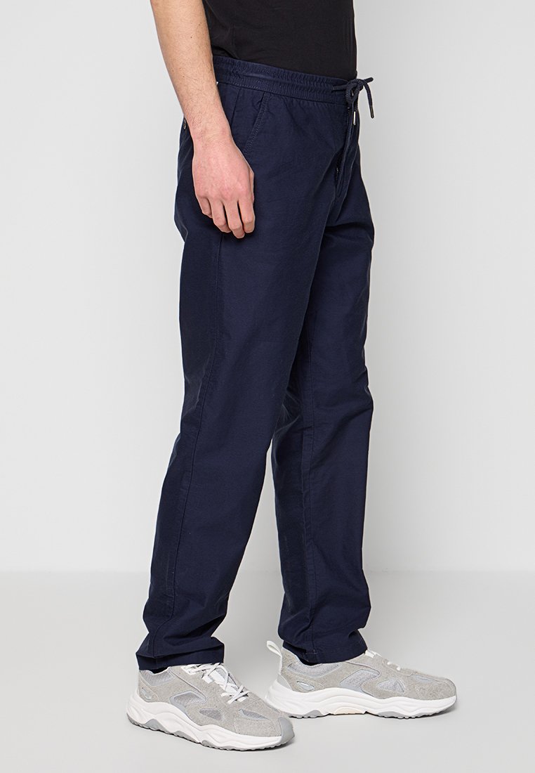 REGULAR FIT Media 2