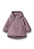 Helle lila Jacke mit Kapuze, Fronttasche, elastischen Bündchen und einem gemusterten Innenfutter. Hergestellt aus weichem, strukturiertem Material.