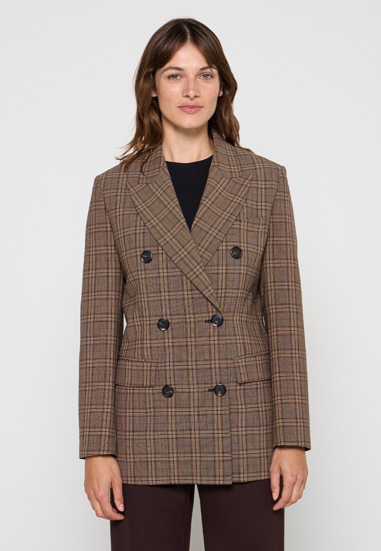 Braun karierter, doppelt gebrochener Blazer mit Reverskragen, schwarzen Knöpfen und strukturiertem Schnitt. Der Stoff hat eine strukturierte Webart mit dezenten Farbvariationen.