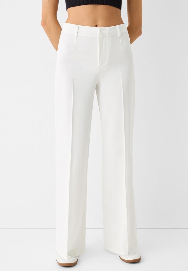 Bershka WIDE-LEG TAILORED - Trousers - white