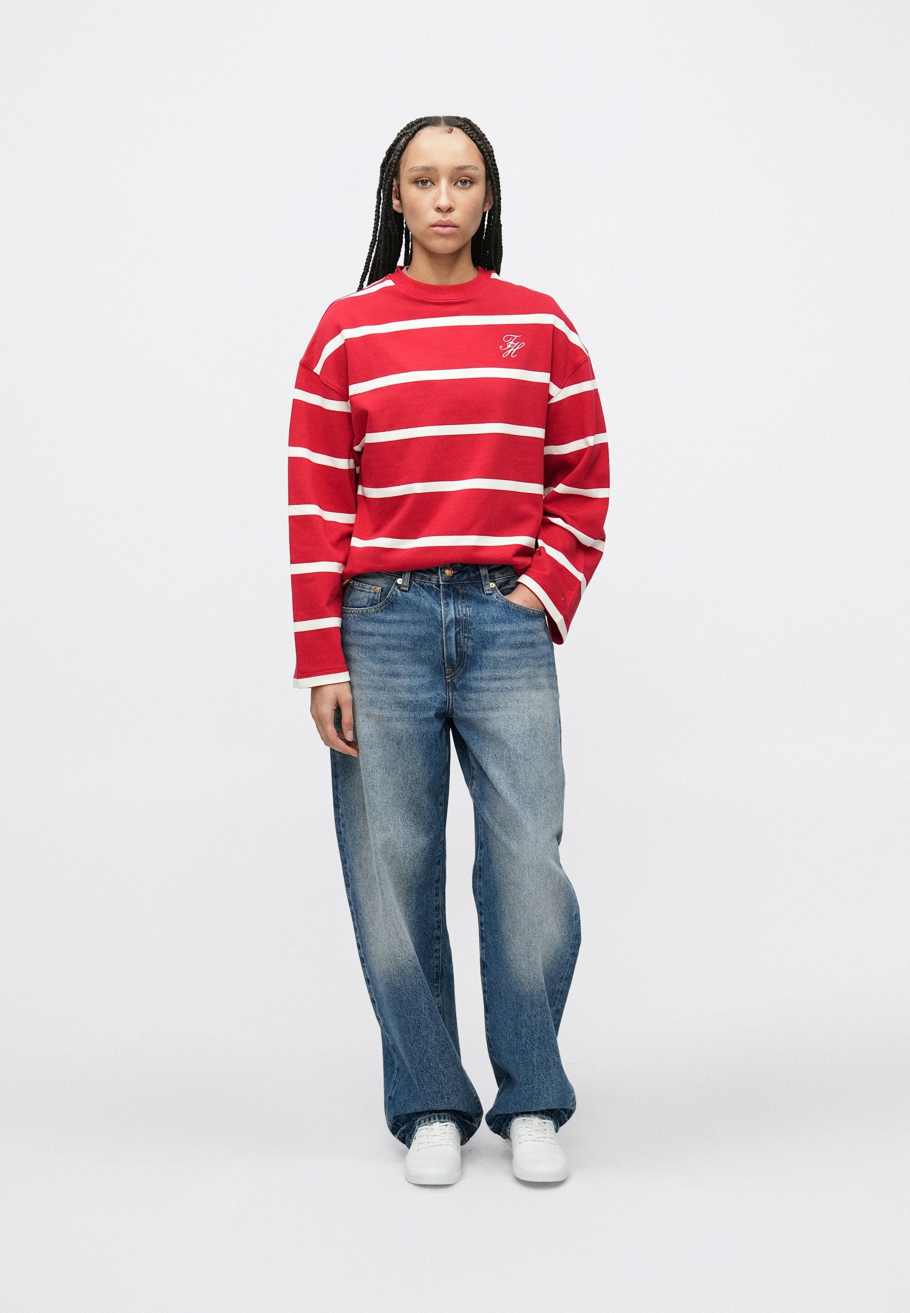 LOGO EMBROIDERY TERRY CREW NECK SWEATSHIRT Media 2