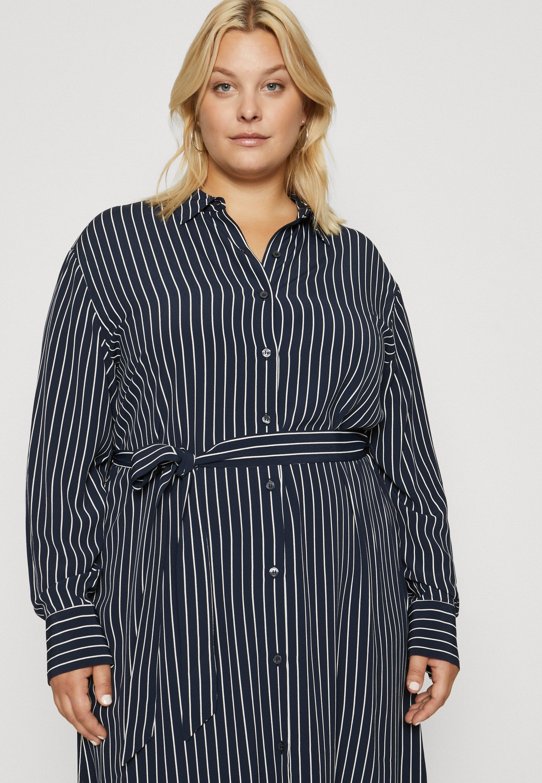 MIDI DRESS Media 5