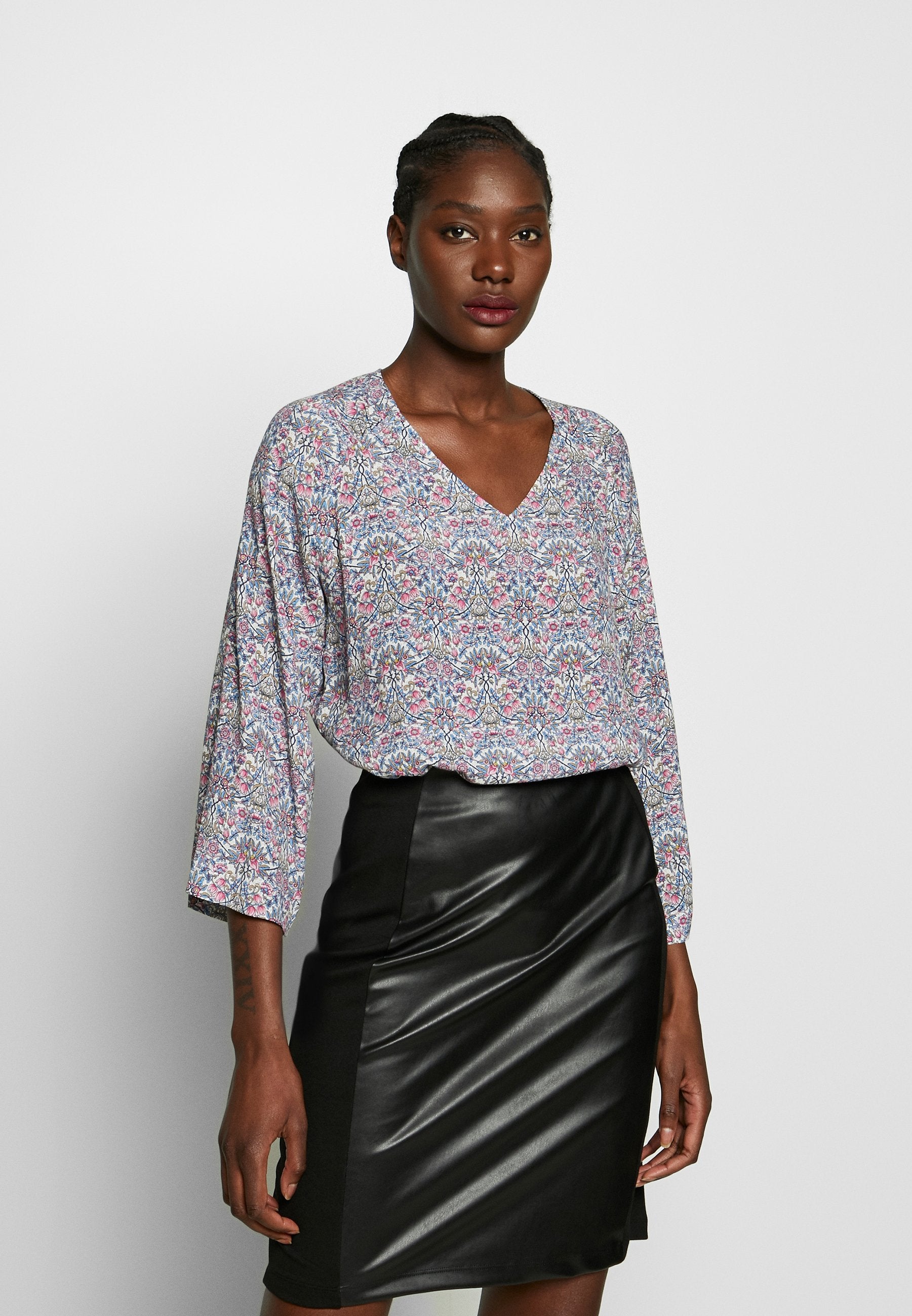 Rich & Royal BLOUSE WITH V-NECK