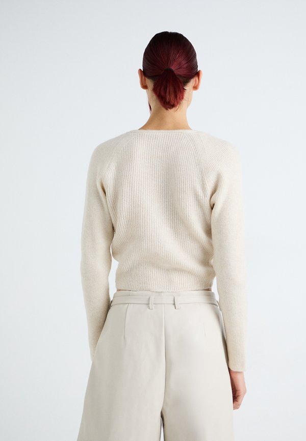 ONLY ONLLARISA V NECK