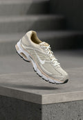 Nike Sportswear AIR MAX MOTO 2K UNISEX - Trainers - light orewood brown/summit white/phantom/sanddrift/parachute beige