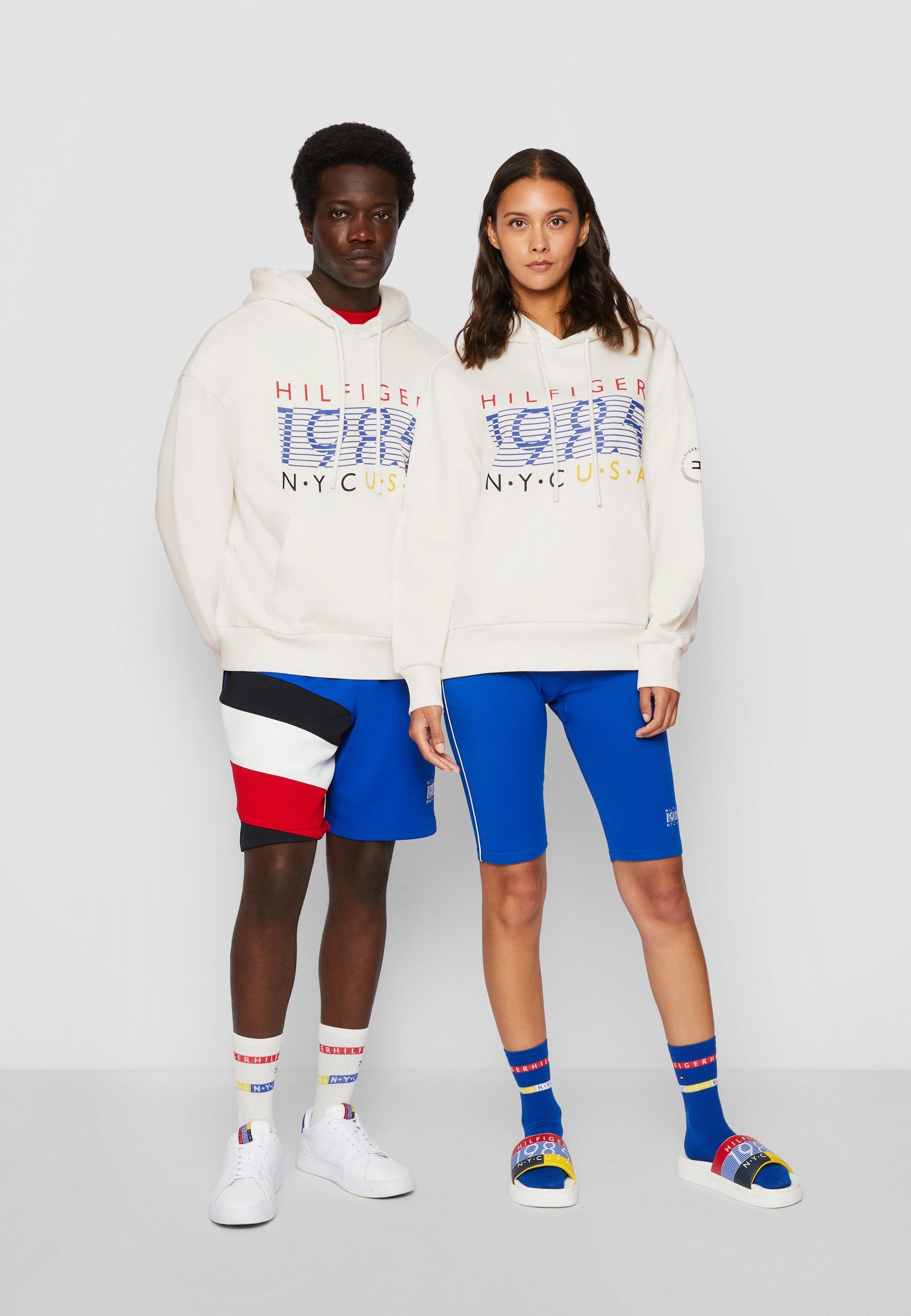 EXCLUSIVE UNISEX HILFIGER TEAM GRAPHIC  HOODIE Media 2