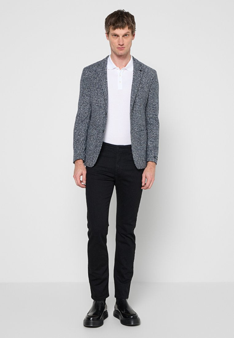 REGULAR FIT Media 2