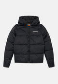 Schwarze gesteppte Jacke mit Kapuze, vorne mit Reißverschluss, Timberland-Logo auf der Brust und gestepptem Muster zur Isolierung.
