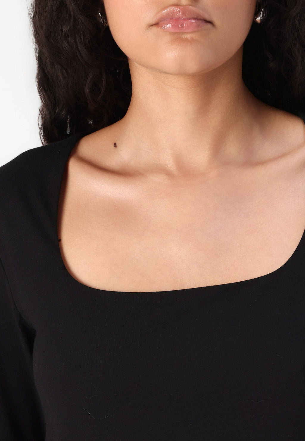 GAP PORTRAIT NECK