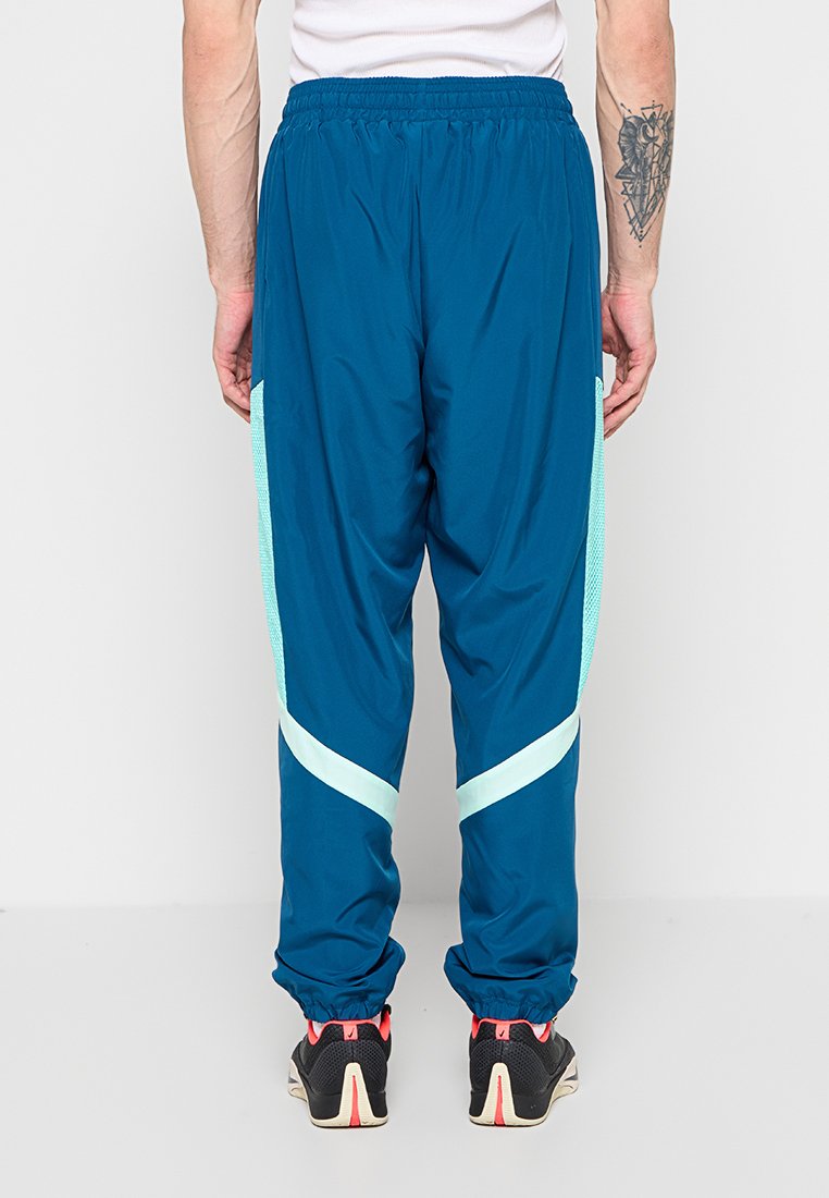 Nike Performance LOOSE FIT