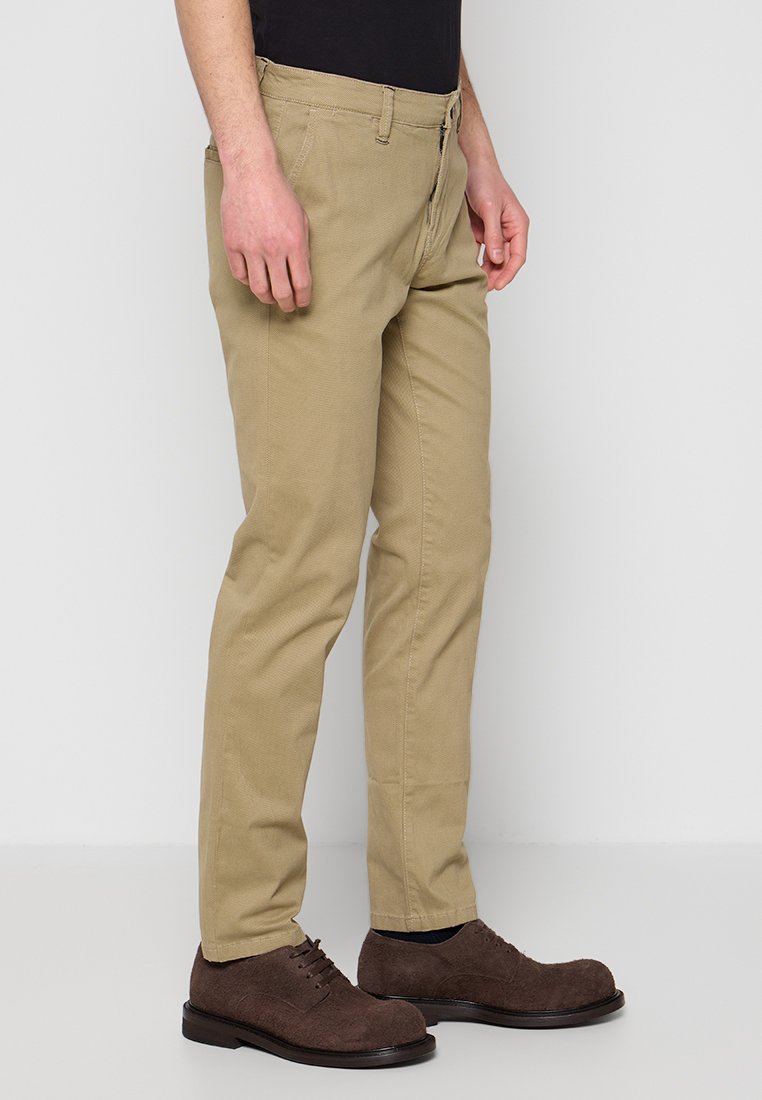 REGULAR FIT Media 2