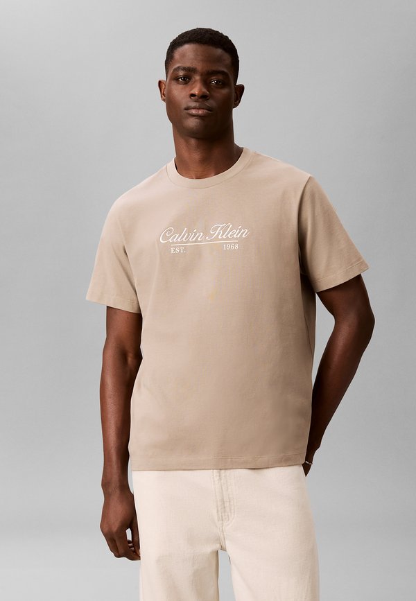 Calvin Klein Jeans CALVIN KLEIN JEANS EMBROIDERED LOGO T-SHIRT - Print T-shirt - roasted cashew
