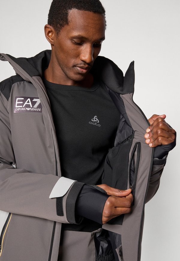 EA7 Emporio Armani