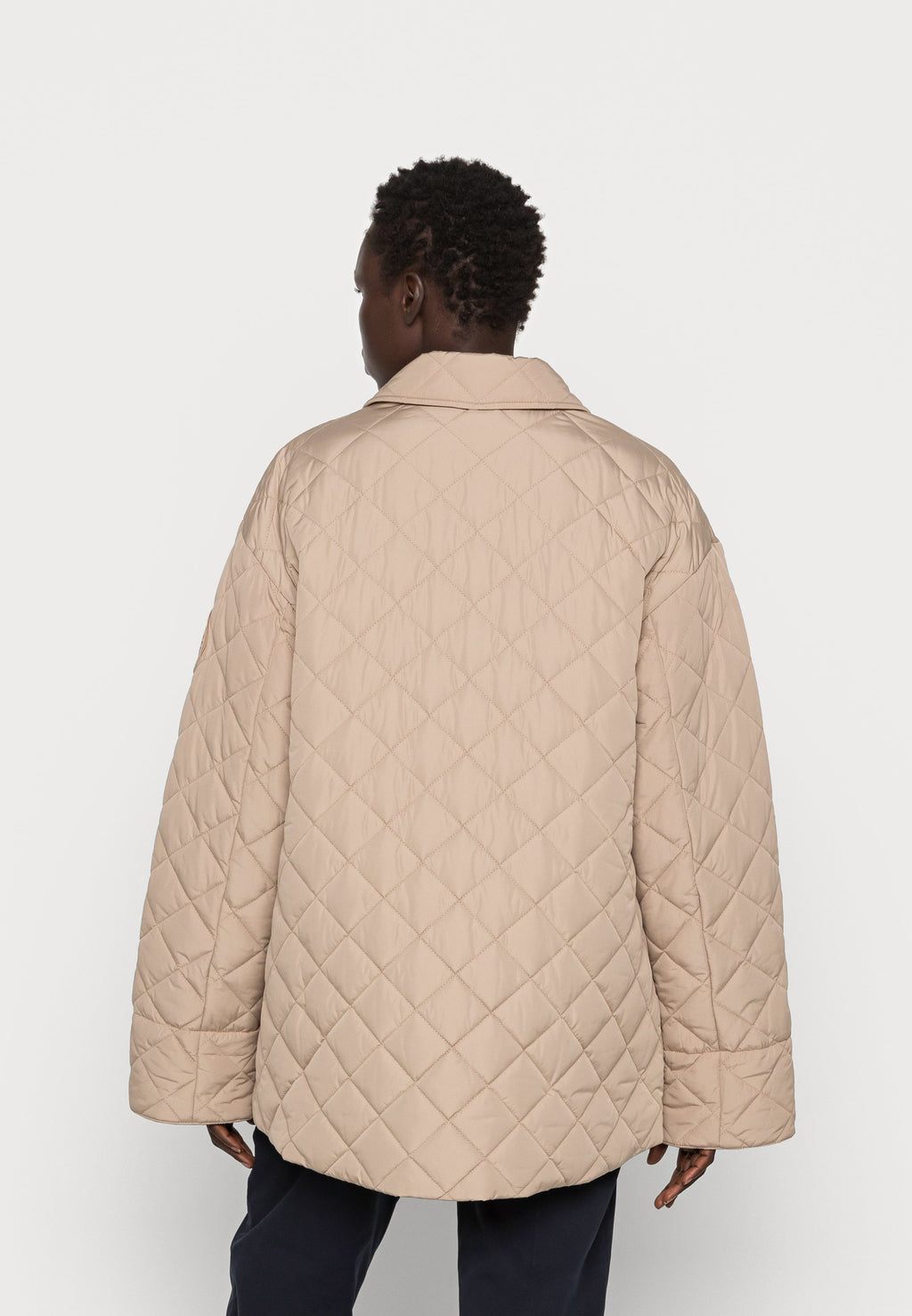 QUILTEDSORONA SHORT SHACKET Media 4